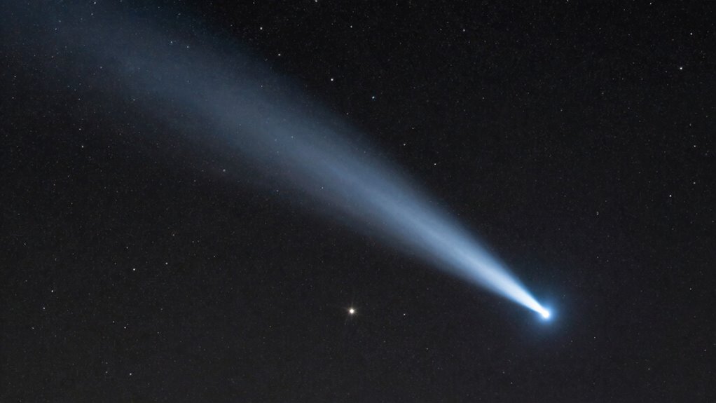 separate comet from stars