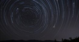 star trails resemble comets